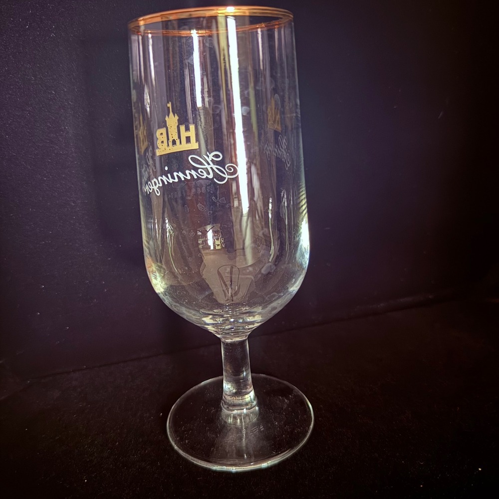 Vintage Henninger beer glass with gold rim and castle logo. - Picture 2 of 2